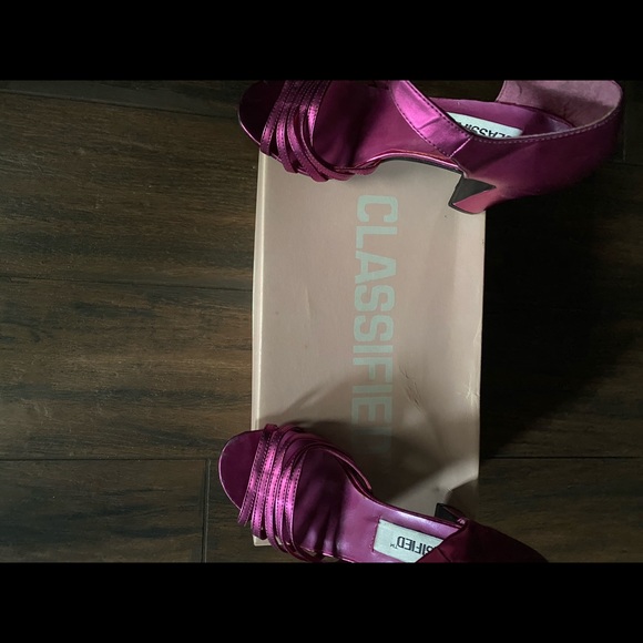 Classified Strap Style Shoes - Picture 6 of 6